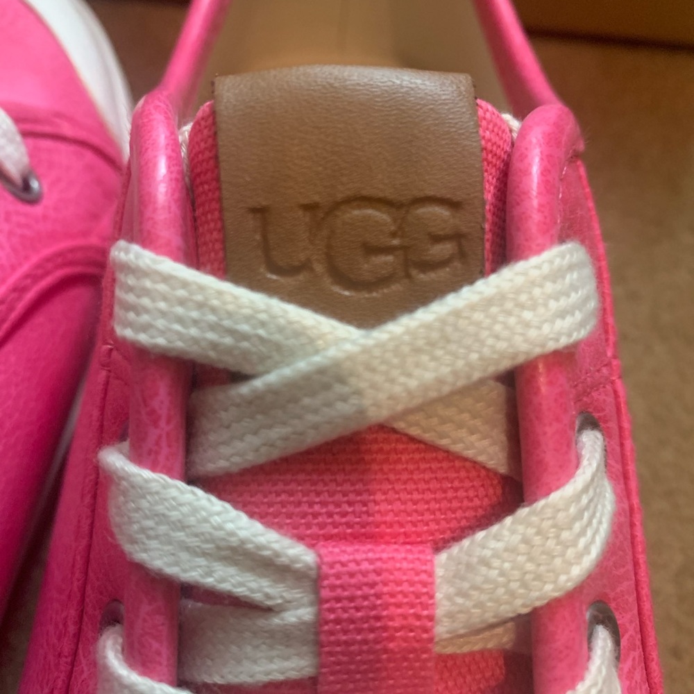 UGG - Picture 6 of 7